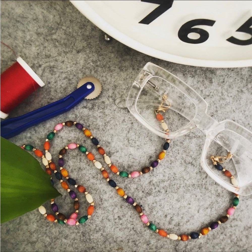 Multi-purpose wood bead chain - for ID Card, sunglasses or eyeglasses or mask